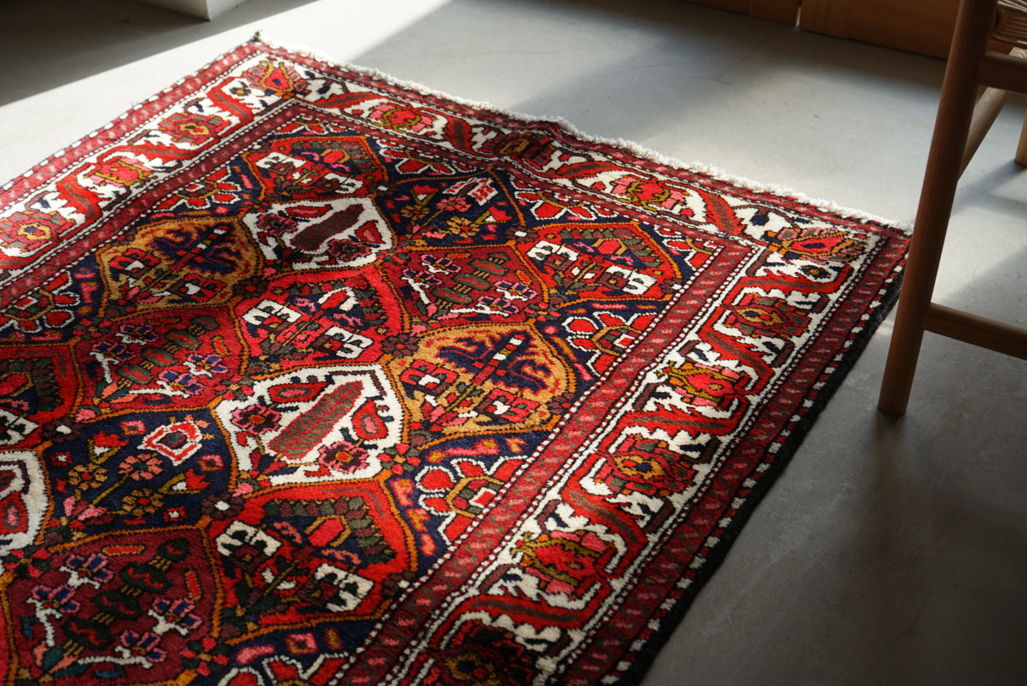 IRAN OLD BAKHTIARI 
SAMAVARI 1950年代 150 × 107 cm / 4'9 × 3'5" ft