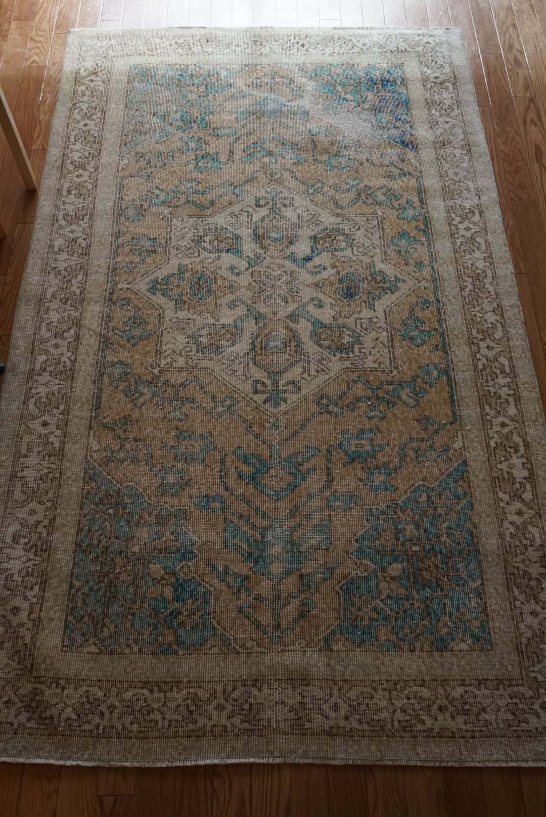 Türkiye Old Oushak Beige , Blue , Medallion 1960年代 227 × 132cm No.TR25454