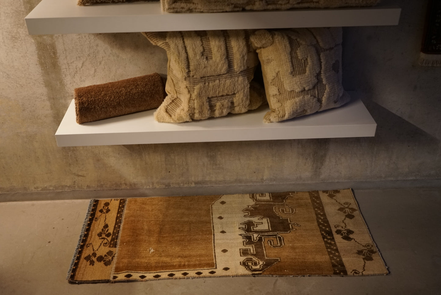 Türkiye Old Isparta Milk Coffee Color Small size 1980年代 115 × 47 cm No.TR25240