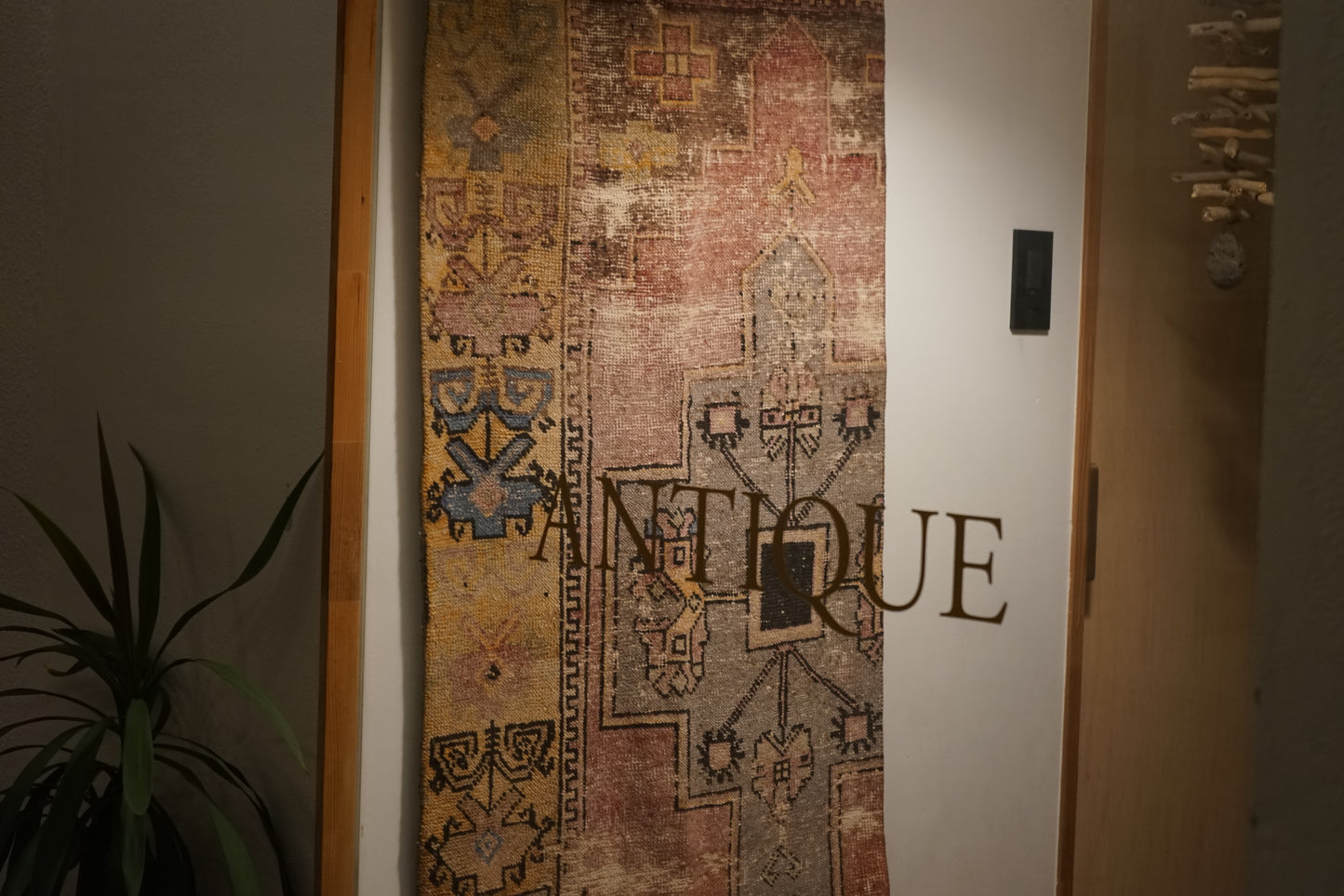 TURKEY OLD ISPARTA PINK BEIGE SMALL SIZE 1970年代 120 × 68 cm No.TR25219