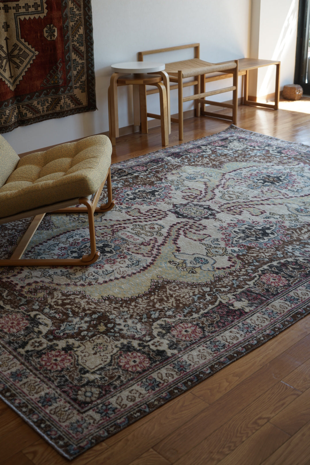 Türkiye Old Oushak Flower Medallion Black Butterfly 1970年代 263 × 176 cm No.TR25402