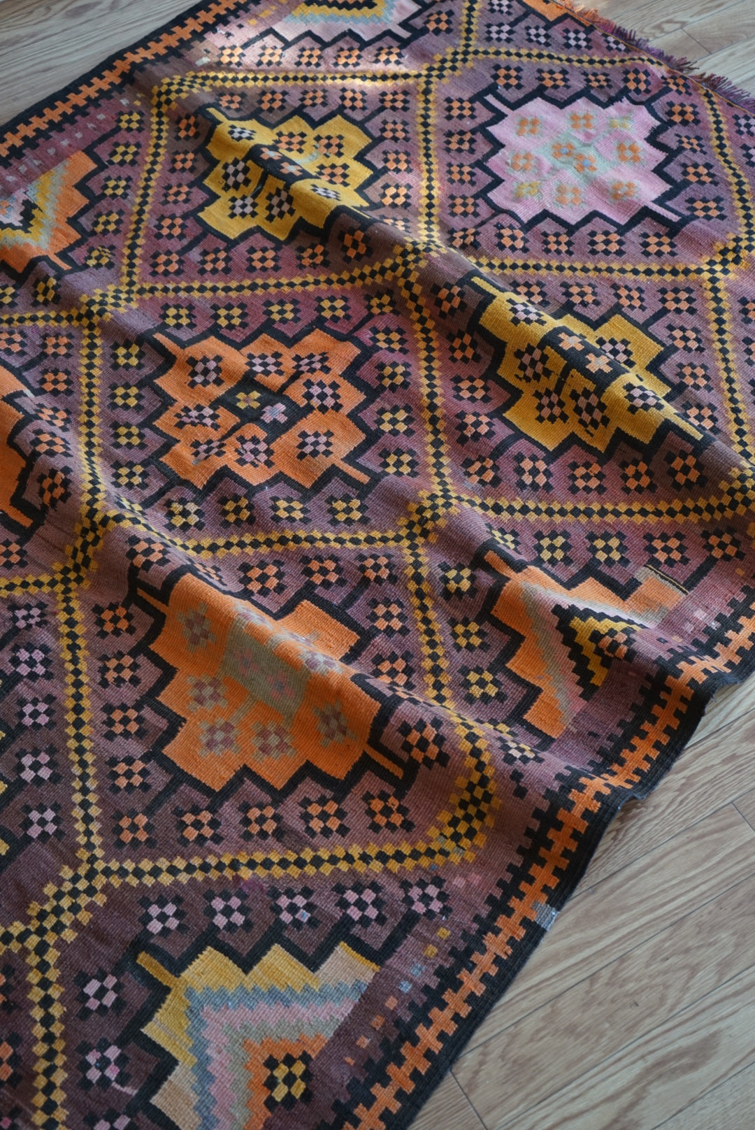 Türkiye Old Kilim Kars Tribal Design Purple 1970年代 180.5 × 135 cm No.TR25548 / 国内送料無料・羊毛手織りキリム