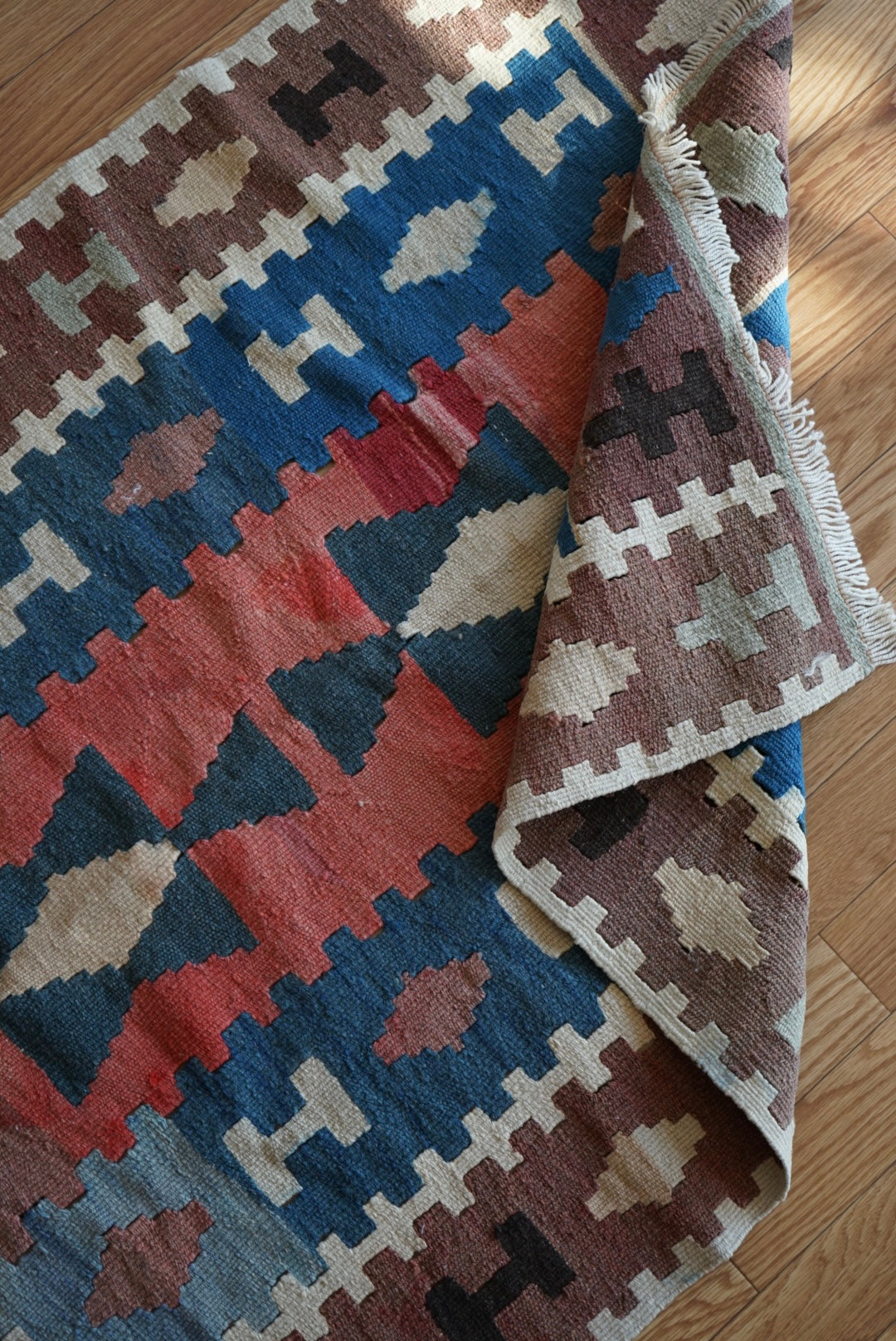 Türkiye Old Kilim Anatoria Tribal Design Blue , Brown , Red 1980年代 145 × 92.5 cm No.TR25549 / 国内送料無料・羊毛手織りキリム