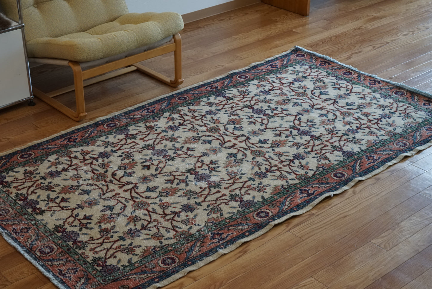 Türkiye Old Isparta Beige , Green , Salmon Pink Floral 1970年代 203 × 113 cm No.TR25438