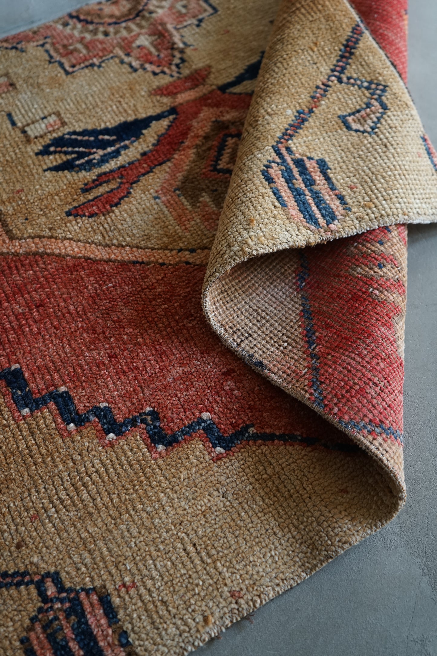 TURKEY OLD ISPARTA ORIENTAL BEIGE SMALL SIZE 124 × 73 cm No.TR25215