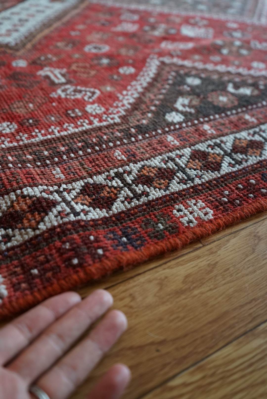 店頭販売 Türkiye Old Persia Design Red , Black 1960年代 263 × 145 cm No.TR25515 / 国内送料無料・羊毛手織り絨毯