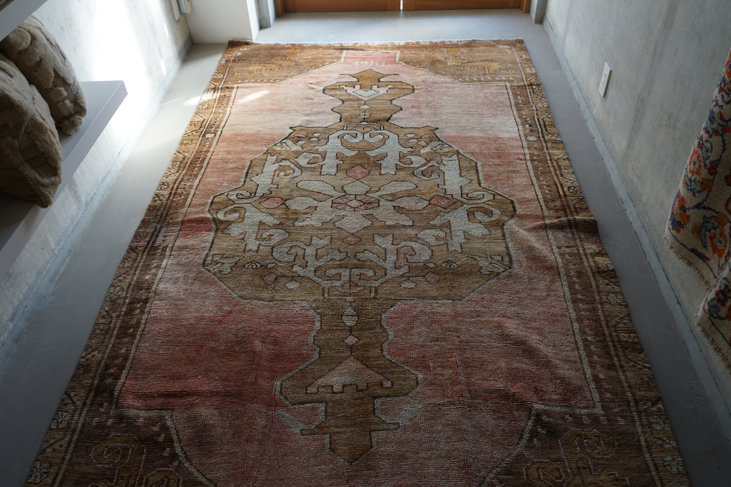 TURKEY OLD OUSHAK SALMON PINK 1970年代 286 × 162 cm No.TR25197