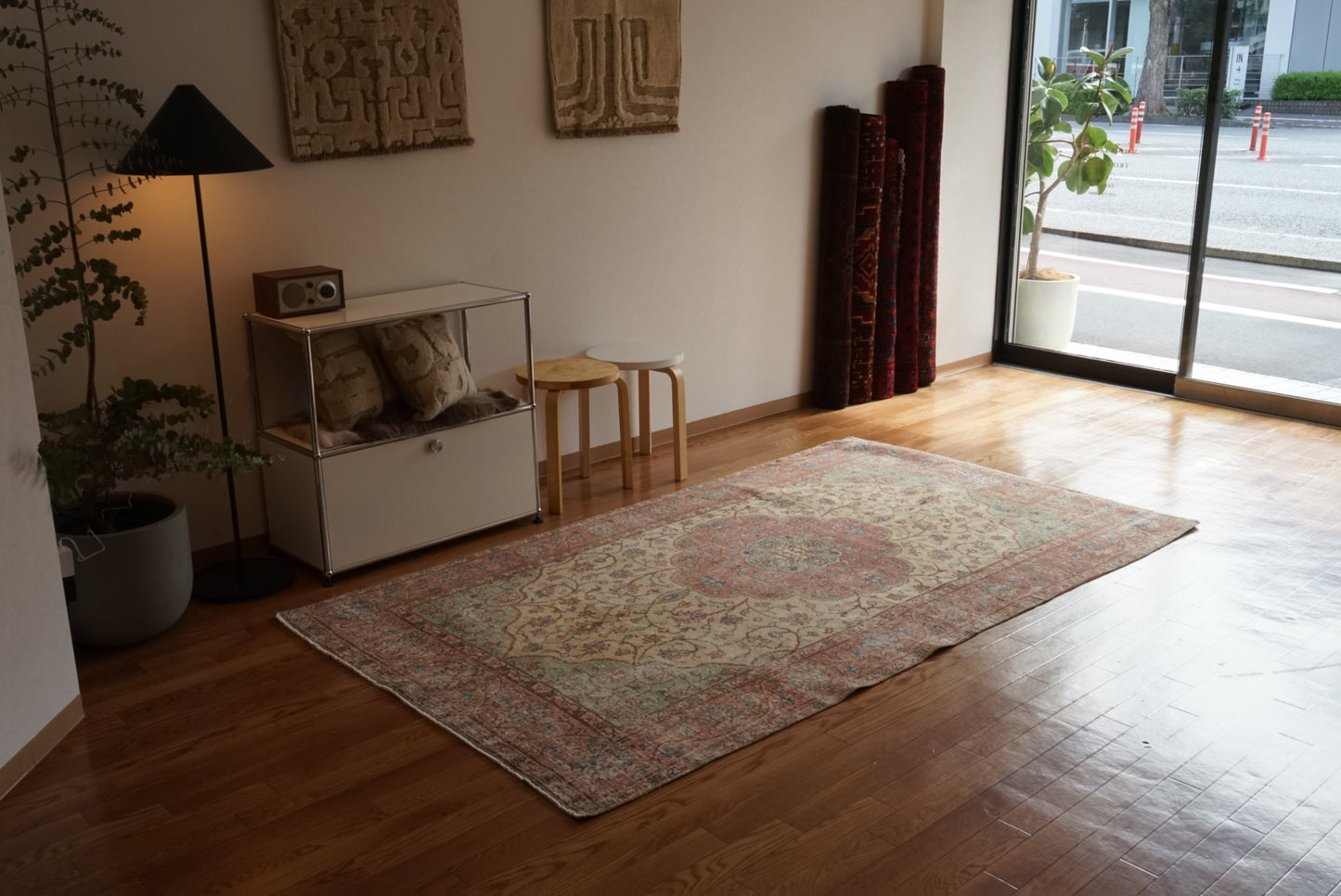 Türkiye Old Isparta Beige , Red , Green Medallion 1960年代 244 × 142 cm No.TR25455