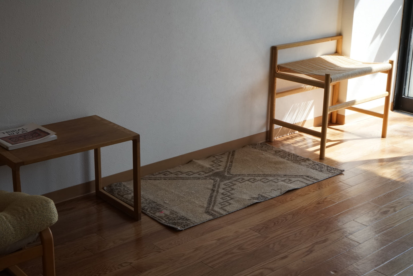 Türkiye Old Oushak Beige 1970年代 105.5 × 57 cm No.TR25513 / 国内送料無料・羊毛手織り絨毯