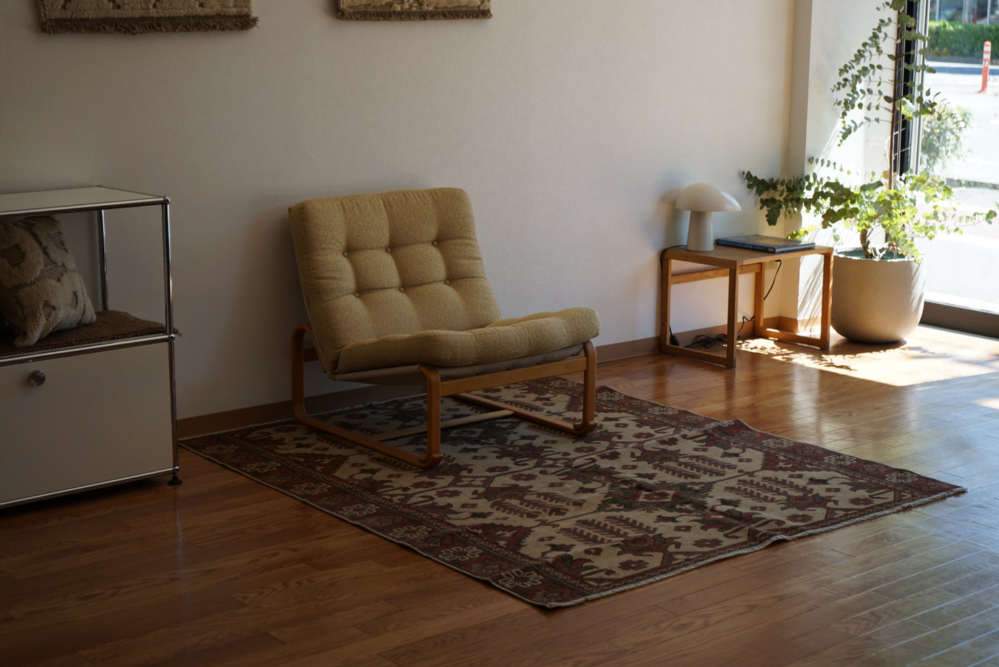 店頭販売 Türkiye Old Oushak Beige , Brown , Green 1970年代 164.5 × 143.5 cm No.TR25429