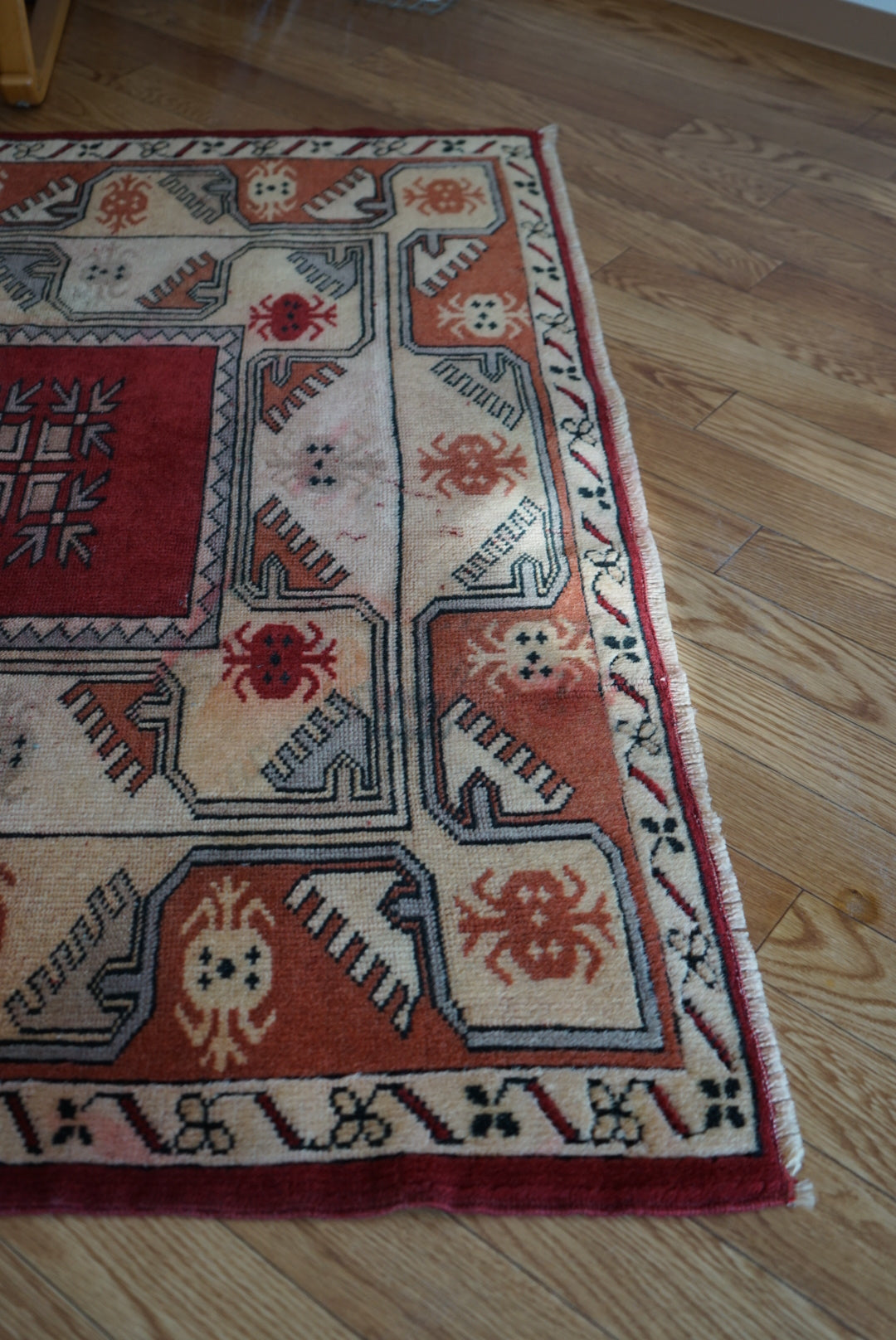 Türkiye Old Anatoria Beige , Red 1960年代 178 × 123 cm No.TR25552 / 国内送料無料・羊毛手織り絨毯