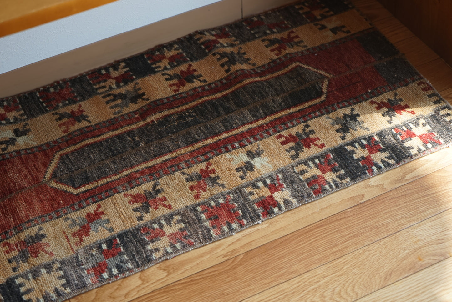 Türkiye Vintage Patchwork Black , Red , Yellow 1980年代 81 × 46 cm No.TR25405