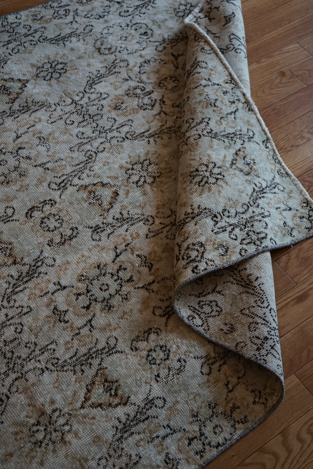 Türkiye Old Isparta Pale Blue , Gold Flower 1970年代 234 × 133 cm No.TR25516 / 国内送料無料・羊毛手織り絨毯