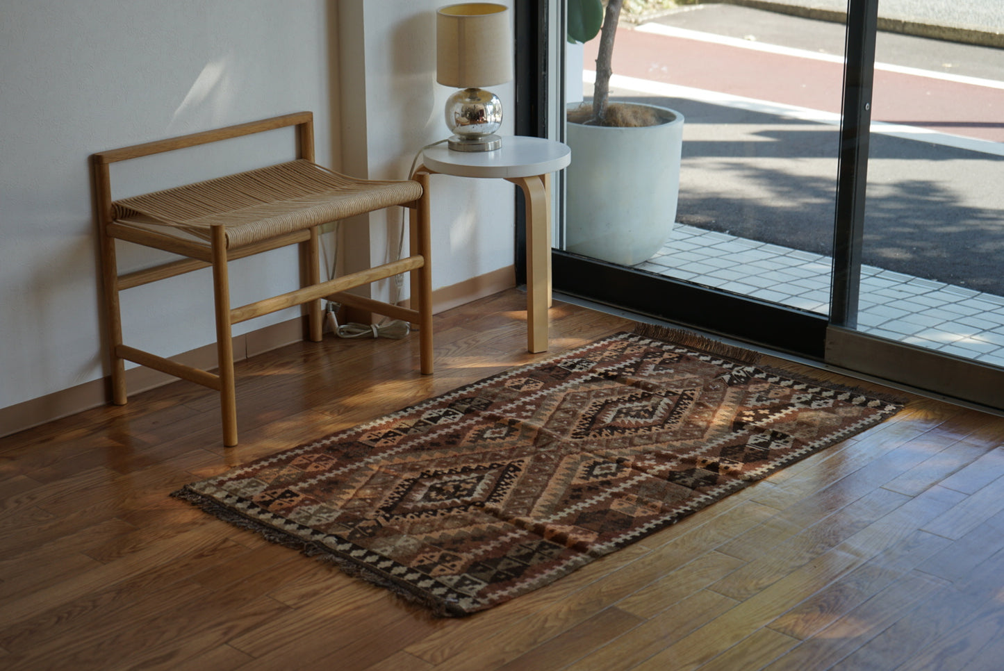 Türkiye Old Kilim Anatoria Tribal Design Brown 1960年代 132 × 79 cm No.TR25550 / 国内送料無料・羊毛手織りキリム