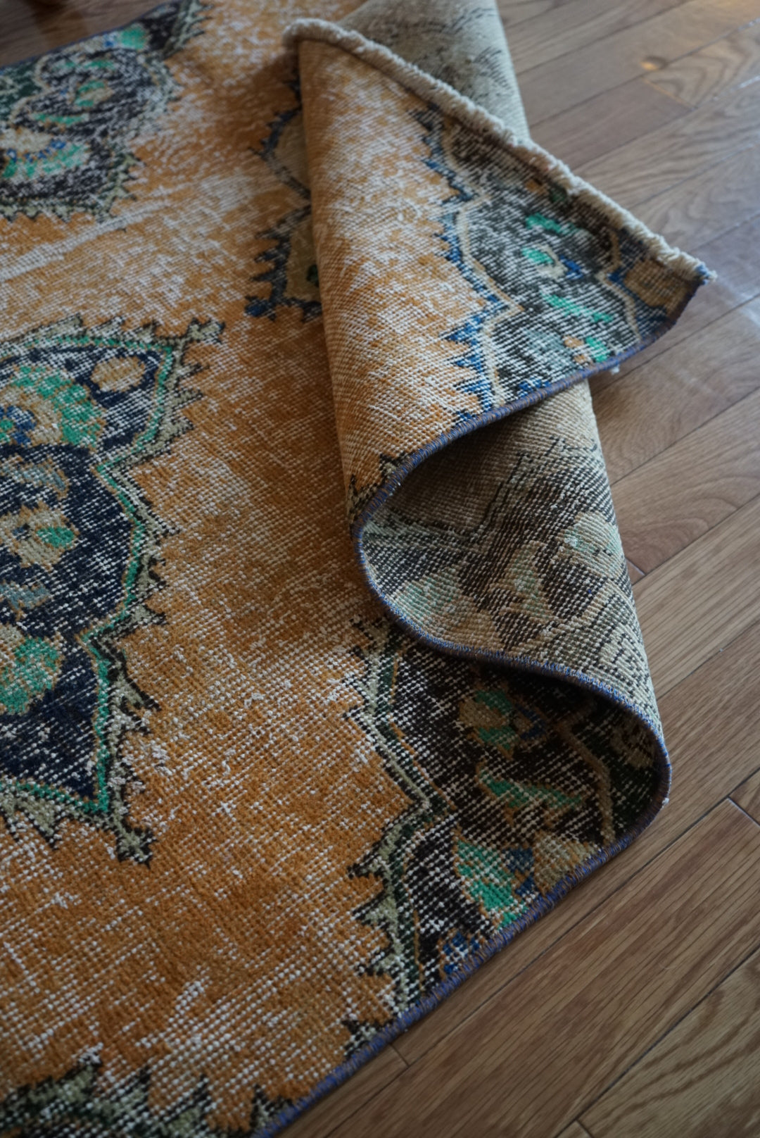 Türkiye Old Isparta Orange Flower 1970年代 186 × 97 cm No.TR25517 / 国内送料無料・羊毛手織り絨毯