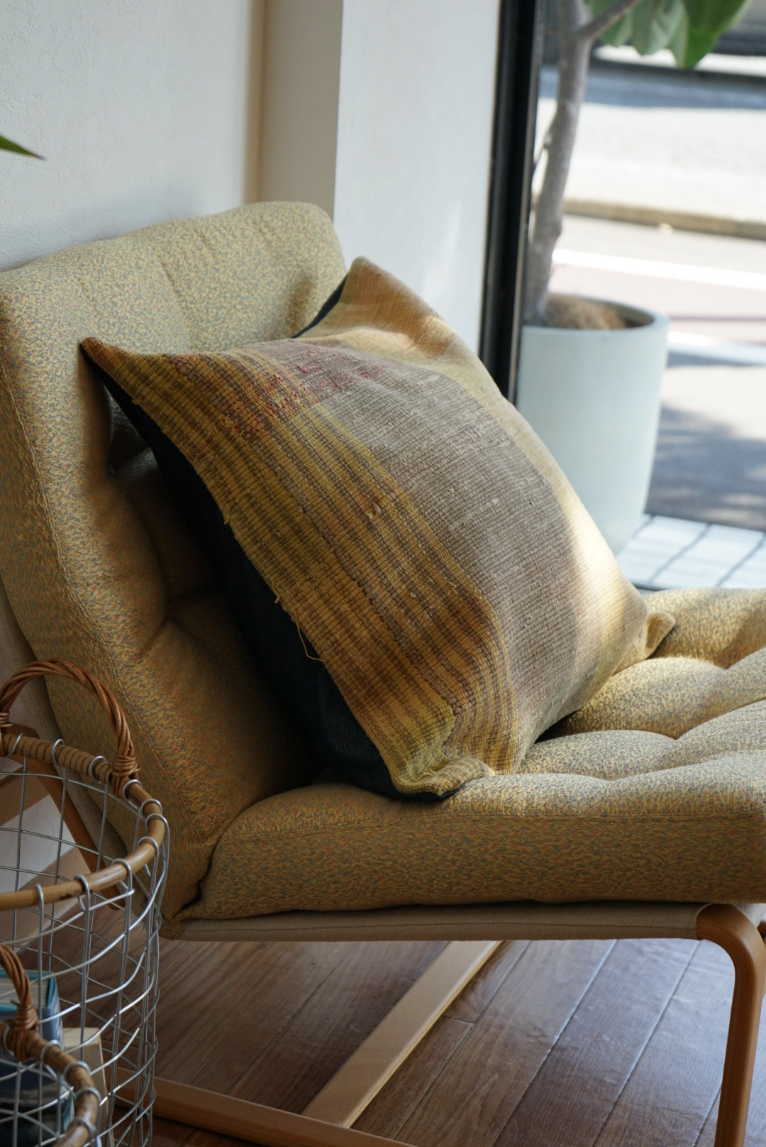 Türkiye Old Kilim Cushion Cover Yellow , Beige , Glay Mix Stripe Design 52 × 50 cm No.TR25560 / 送料無料・羊毛手織りキリム