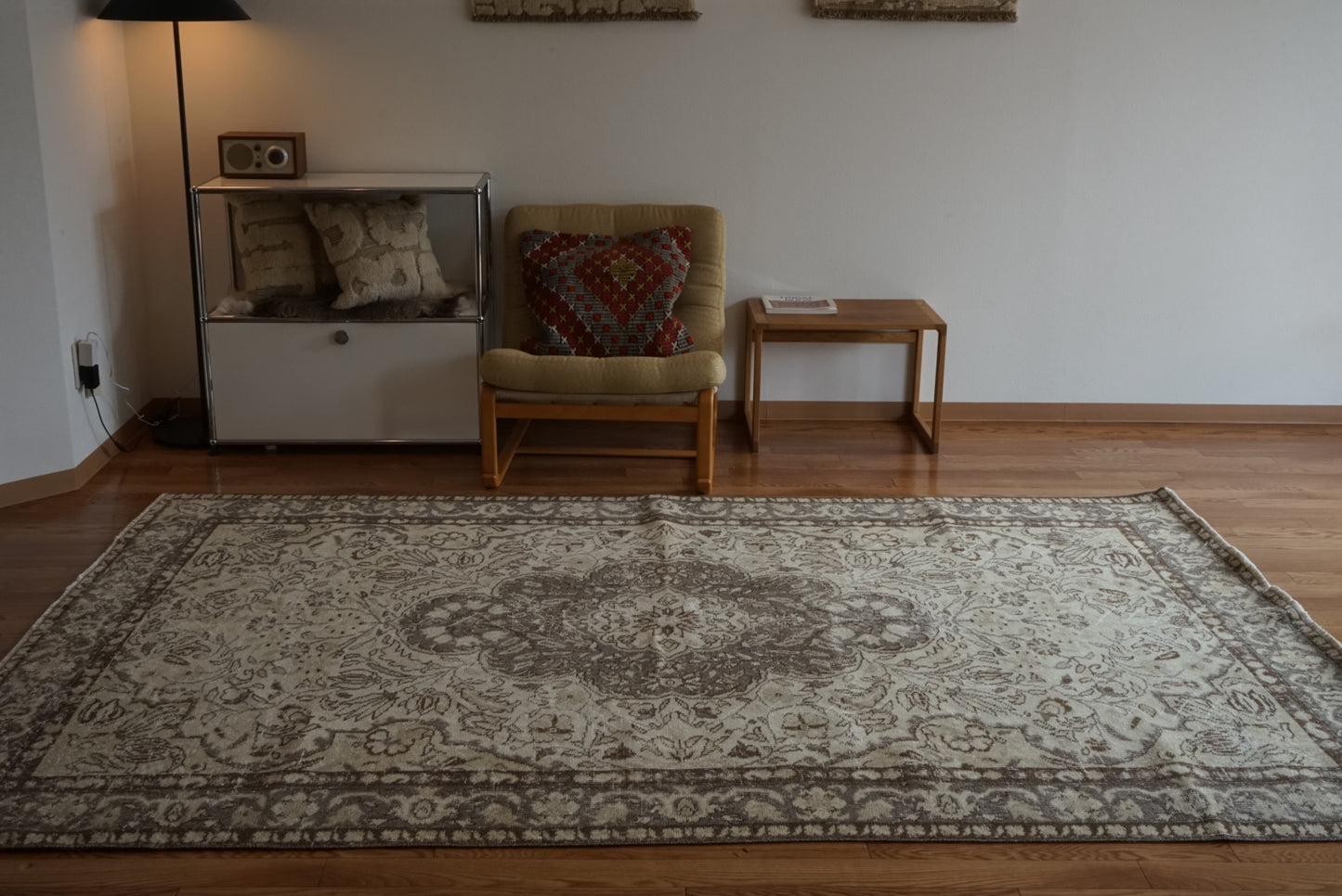 Türkiye Old Isparta Medallion Beige , Glay 1960年代 260.5 × 164 cm No.TR25492 / 国内送料無料