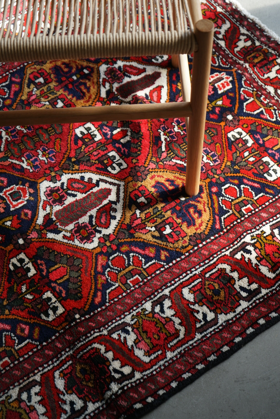 IRAN OLD BAKHTIARI 
SAMAVARI 1950年代 150 × 107 cm / 4'9 × 3'5" ft