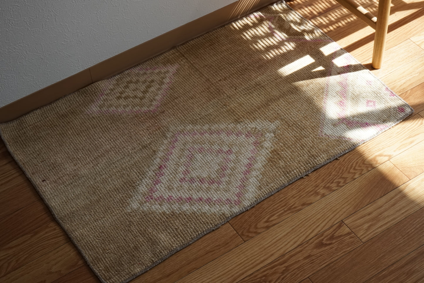 Türkiye Old Oushak Beige , Pink Diamond 1970年代 89 × 57 cm No.TR25501 / 国内送料無料