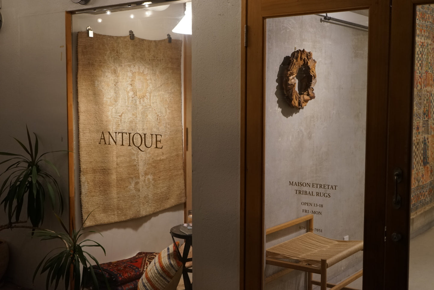 Türkiye Old Oushak Beige Medallion Flower Small size 1970年代 129 × 106 cm No.TR25238