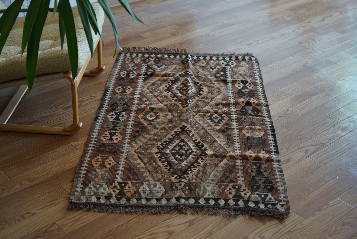 Türkiye Old Kilim Anatoria Tribal Design Brown 1960年代 132 × 79 cm No.TR25550 / 国内送料無料・羊毛手織りキリム
