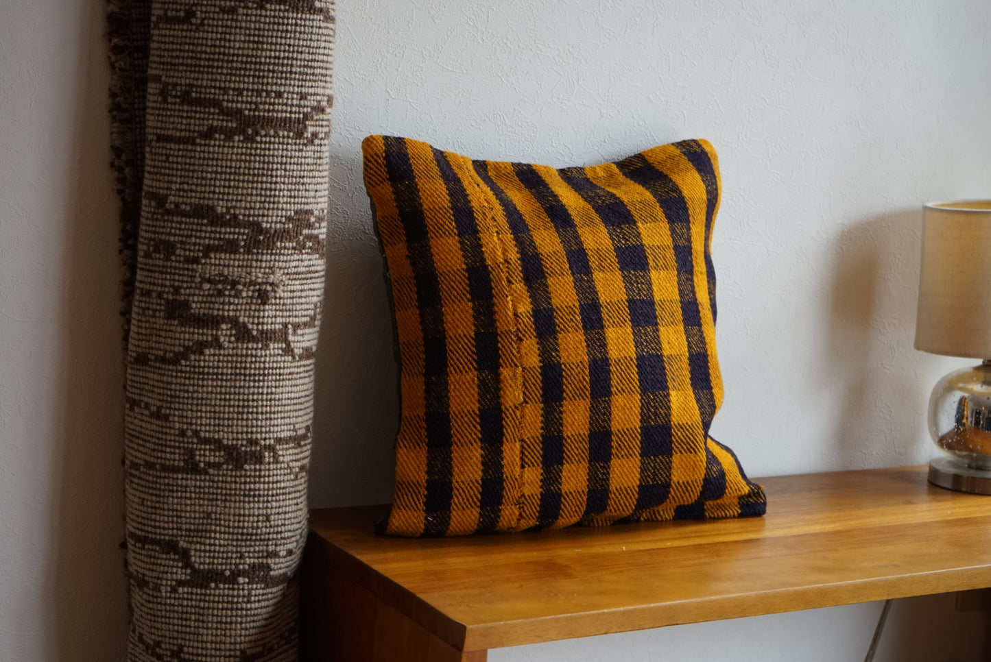 Türkiye Old Kilim Cushion Cover Yellow , Navy Checker Design 45 × 45 cm No.TR25530 / 国内送料無料・羊毛手織りキリム