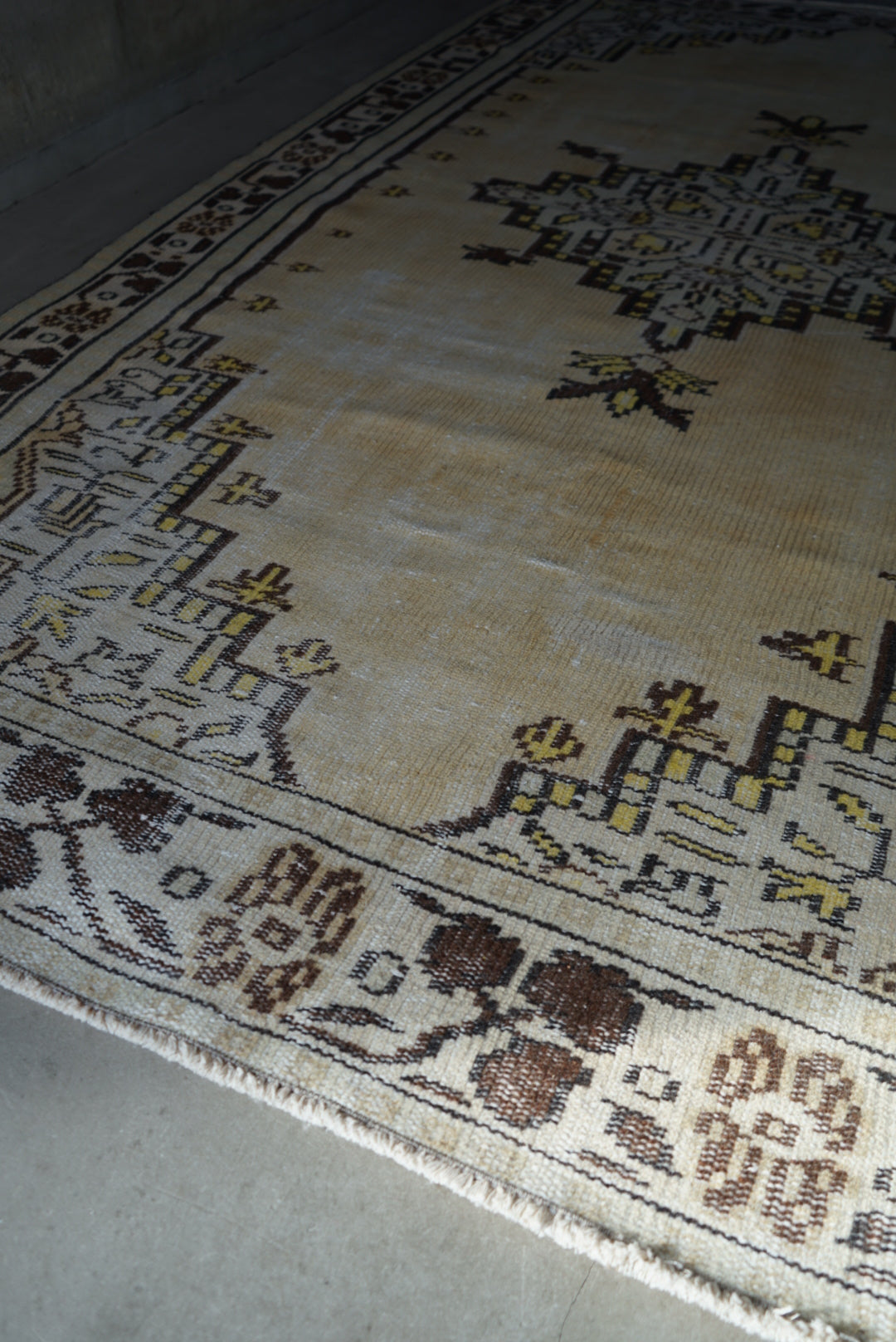 Türkiye Old Isparta Yellow Beige 1970年代 248 × 149 cm No.TR25229