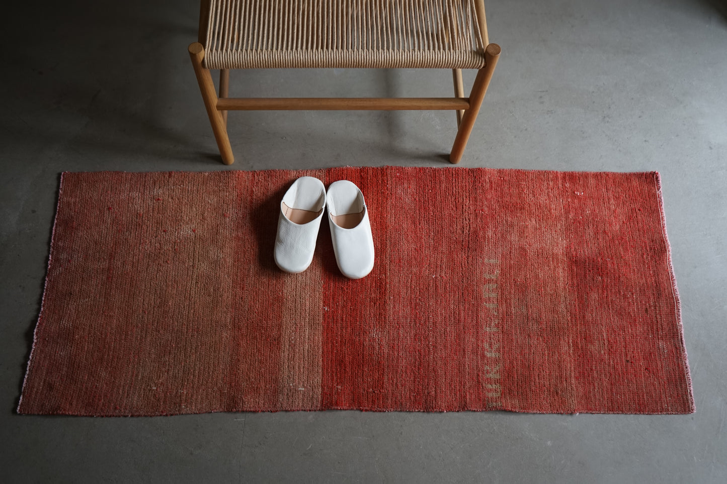 TURKEY OLD OUSHAK SALMON PINK RUNNER 1970年代 148 × 60 cm No.TR25204