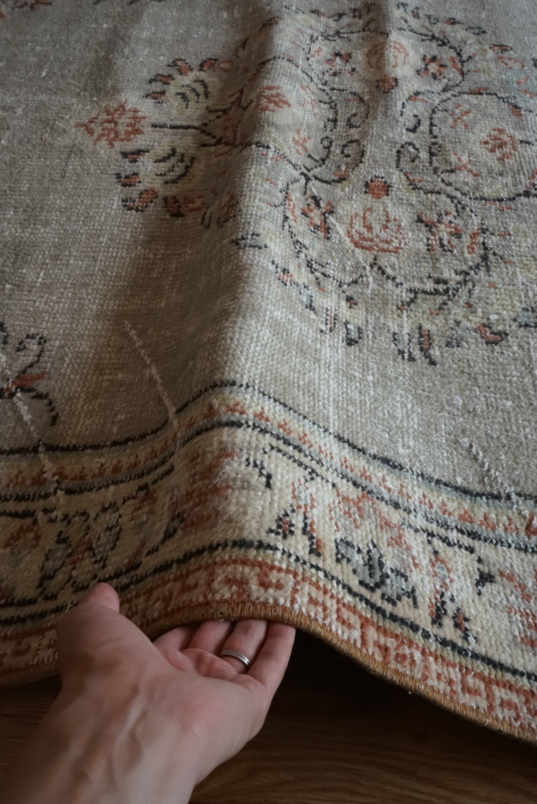 Türkiye Old Isparta Sage Green Flower Medallion 1970年代 248 × 148.5 cm No.TR25511 / 国内送料無料・羊毛手織り絨毯