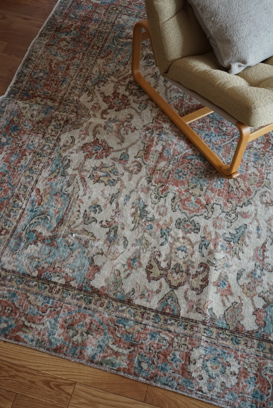 Türkiye Old Isparta Beige , Bric Red , Saxe Blue Flower 1970年代 286 × 189 cm No.TR25506 / 国内送料無料・羊毛手織り絨毯