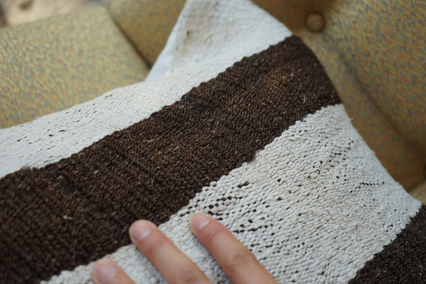 Türkiye Old Kilim Cushion Cover Brown , White Stripe Design 45 × 45 cm No.TR25554 / 送料無料・羊毛手織りキリム