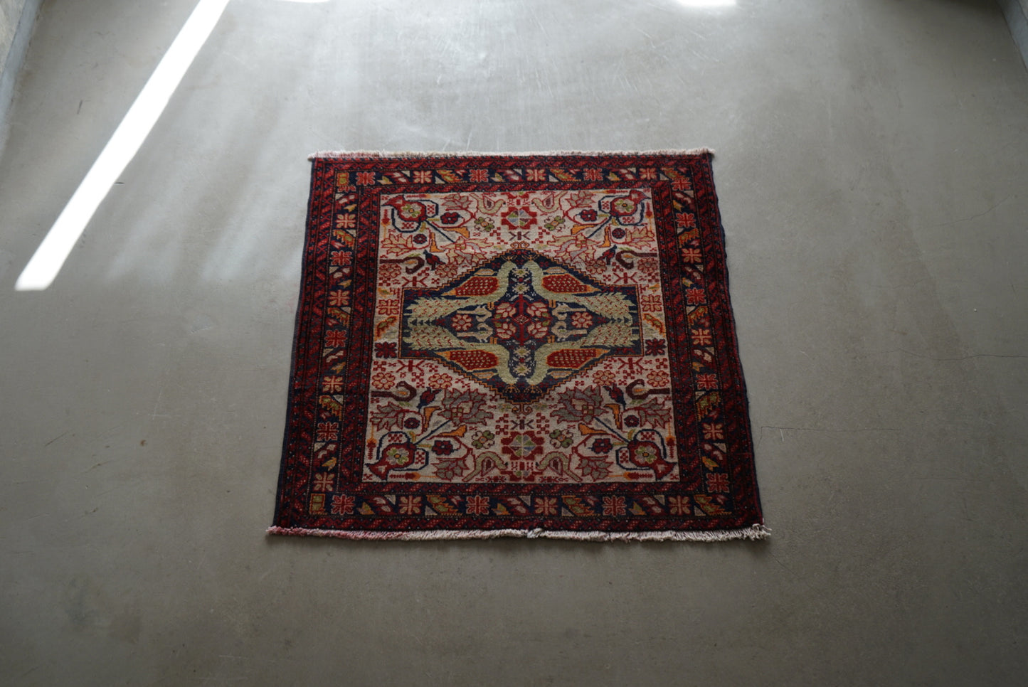 店頭販売 IRAN ANTIQUE KHORASAN KORMANJI 1900年代 75 × 70 cm