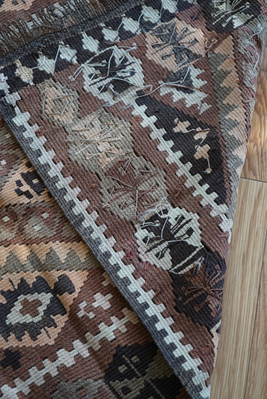 Türkiye Old Kilim Anatoria Tribal Design Brown 1960年代 132 × 79 cm No.TR25550 / 国内送料無料・羊毛手織りキリム