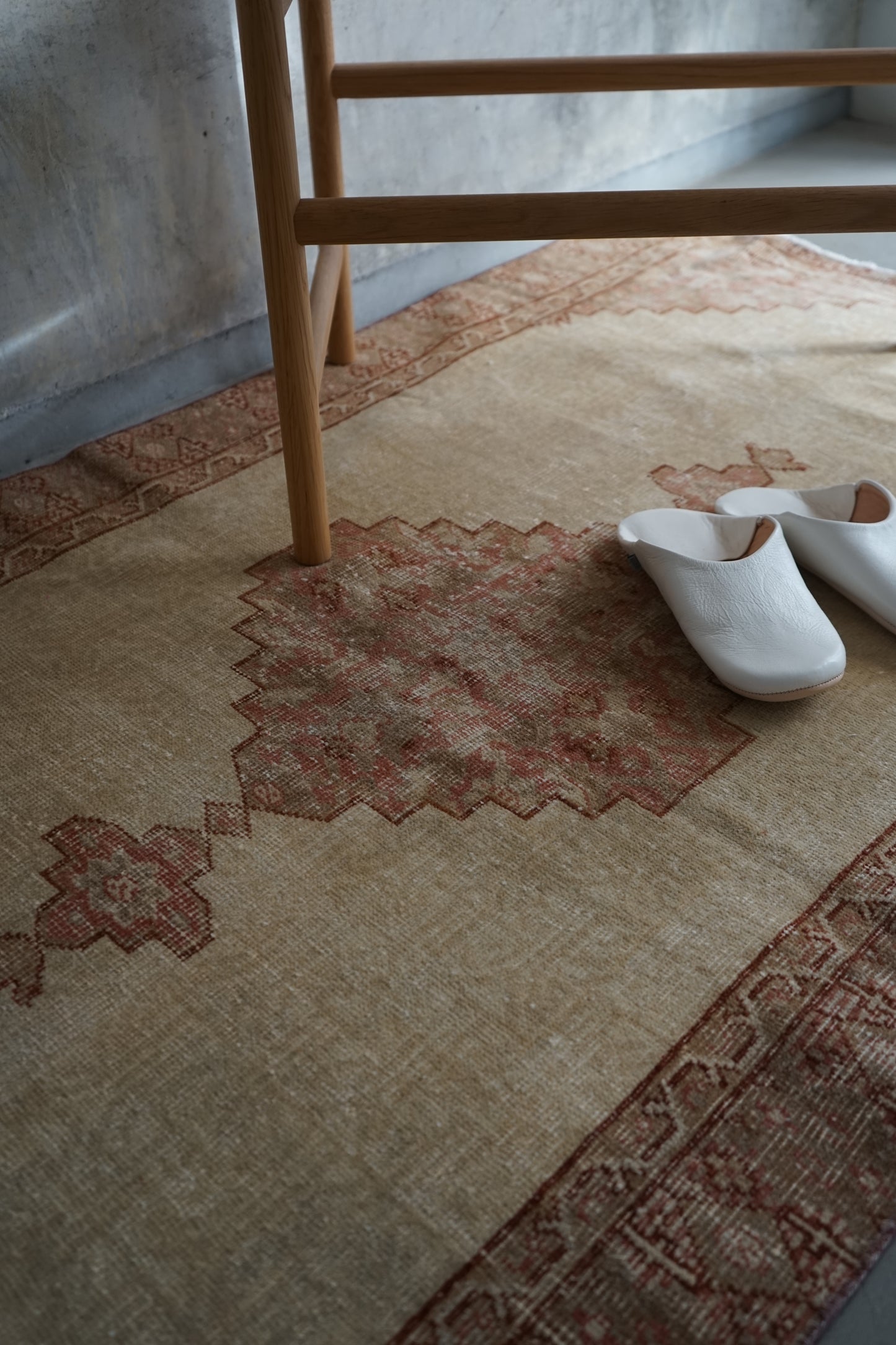 TURKEY OLD ISPARTA BEIGE MEDALION 1970年代 172 × 92 cm No.TR25200