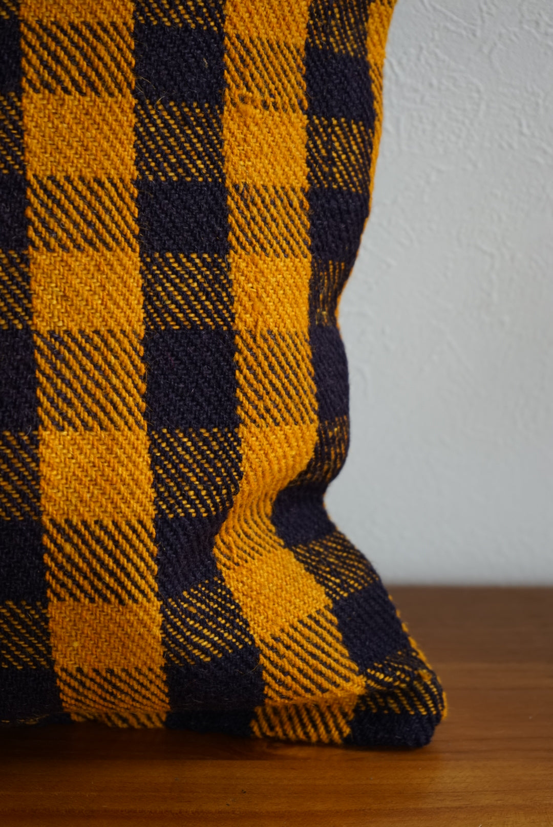 Türkiye Old Kilim Cushion Cover Yellow , Navy Checker Design 45 × 45 cm No.TR25530 / 国内送料無料・羊毛手織りキリム