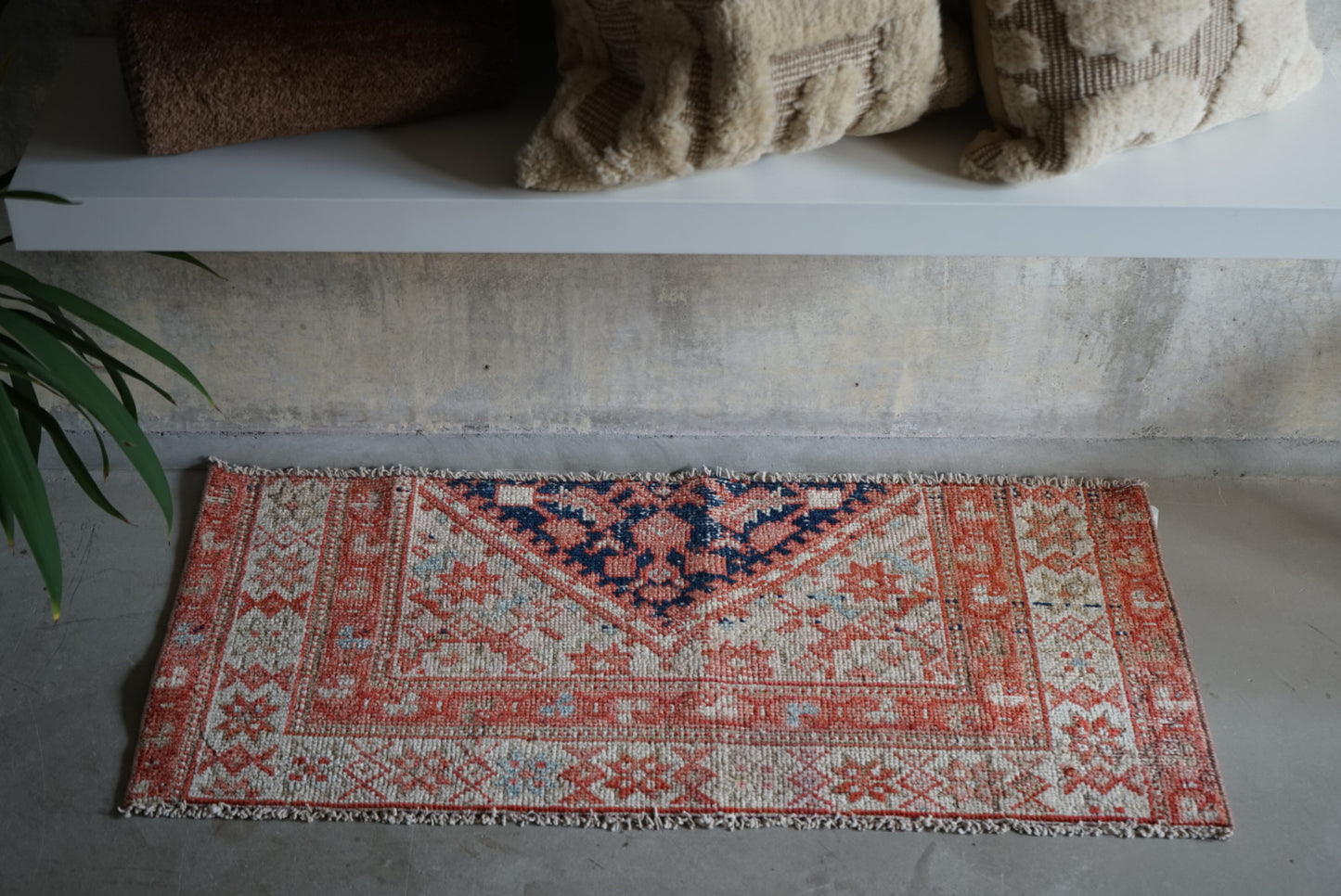 Türkiye Old Oushak Red Small size 1970年代 96.5 × 44 cm No.TR25241