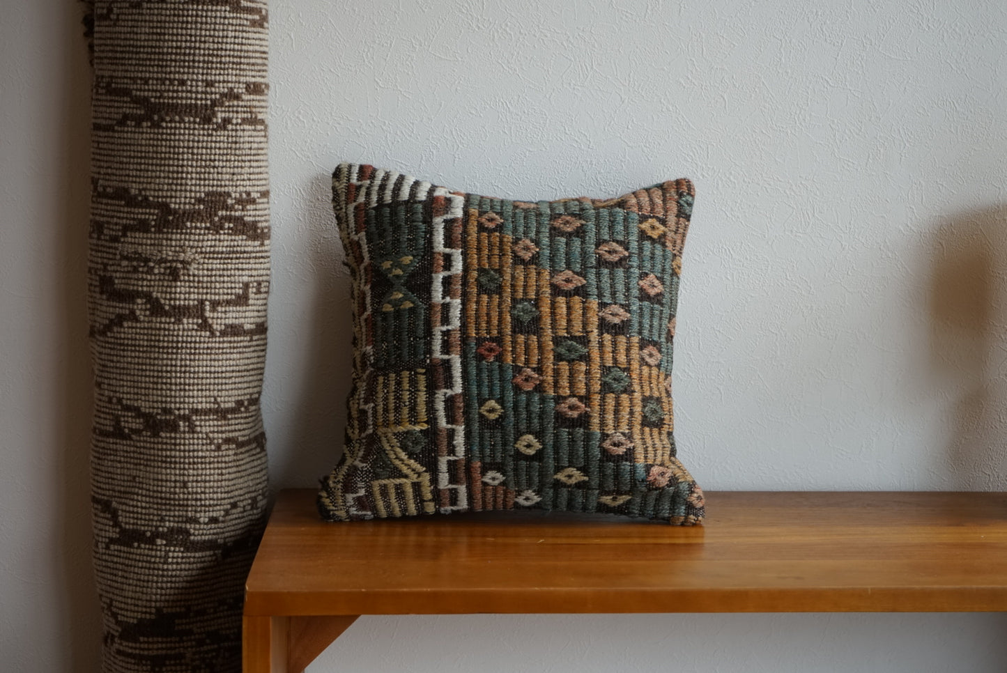 Türkiye Old Kilim Cushion Cover Bronz , Green , White Mix Color Tribal Design 38 × 38 cm No.TR25527 / 国内送料無料・羊毛手織りキリム