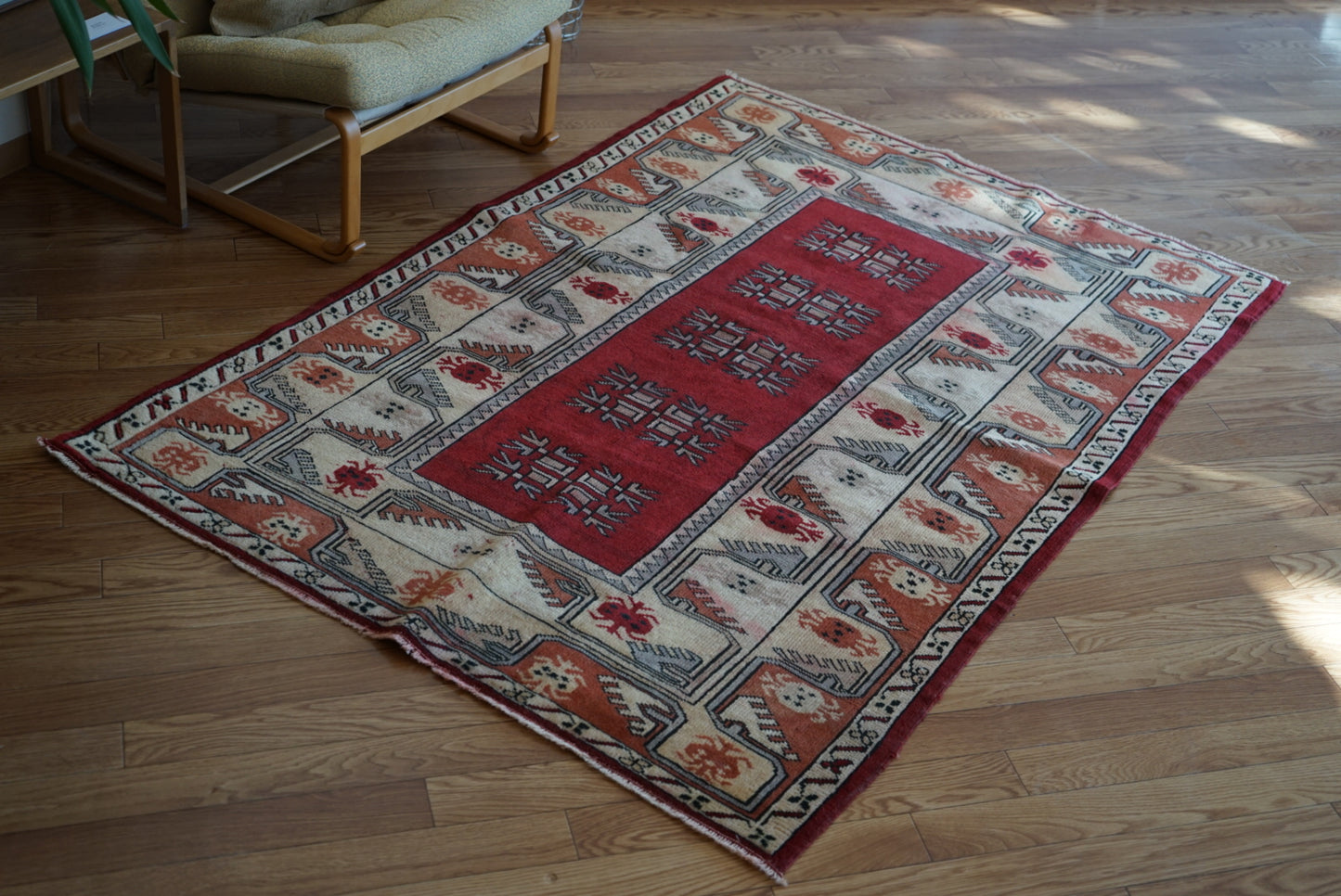 Türkiye Old Anatoria Beige , Red 1960年代 178 × 123 cm No.TR25552 / 国内送料無料・羊毛手織り絨毯