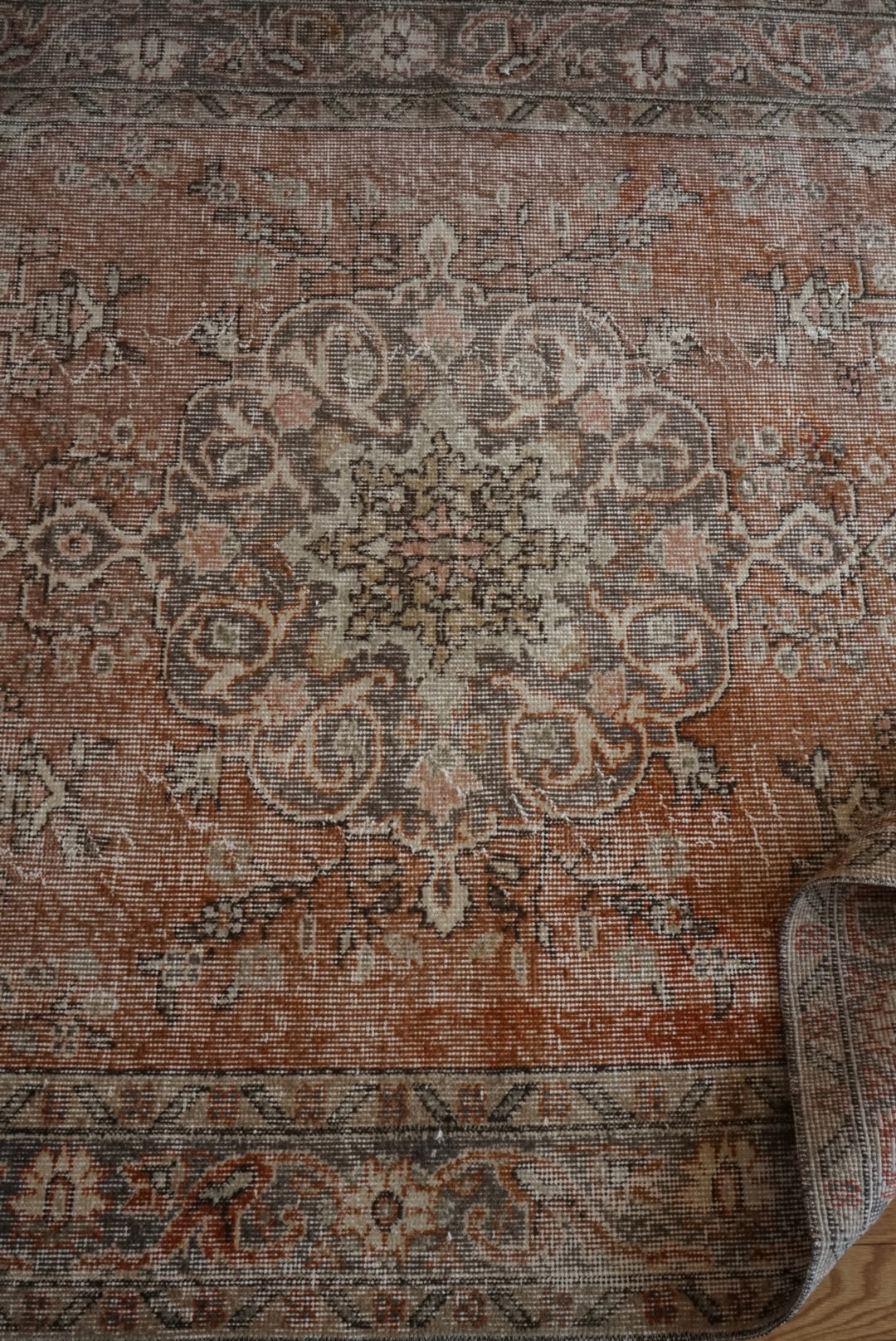 Türkiye Old Isparta Medallion Orange , Glay 1960年代 244 × 138.5 cm No.TR25478 / 国内送料無料・羊毛手織り絨毯