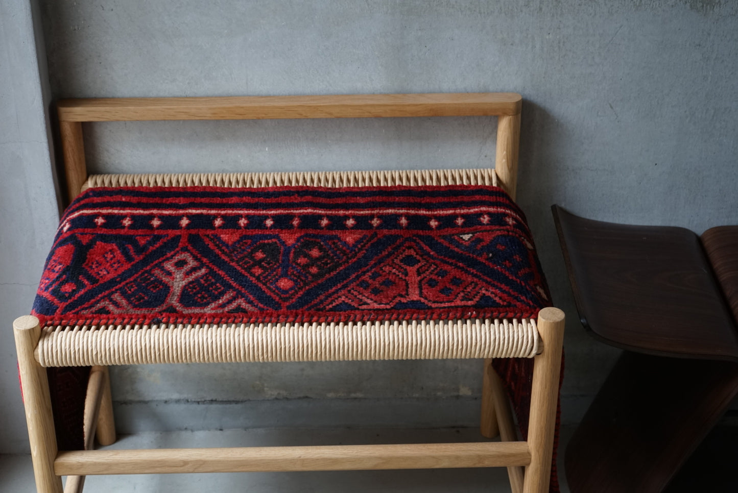 IRAN ANTIQUE SHIRAZ RUNNER
1880年代 106 × 31 cm