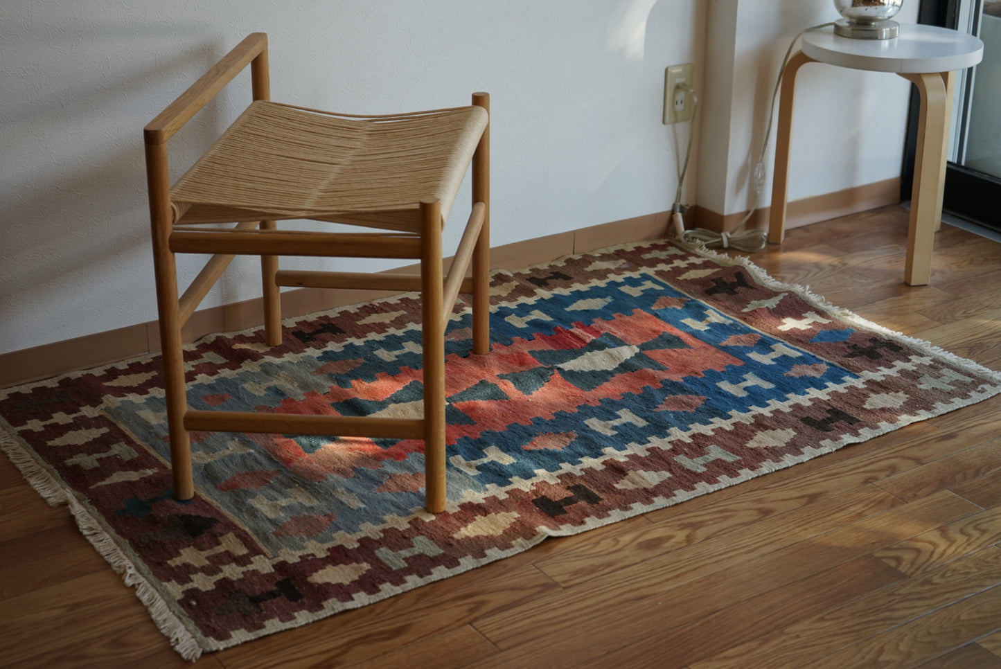 Türkiye Old Kilim Anatoria Tribal Design Blue , Brown , Red 1980年代 145 × 92.5 cm No.TR25549 / 国内送料無料・羊毛手織りキリム