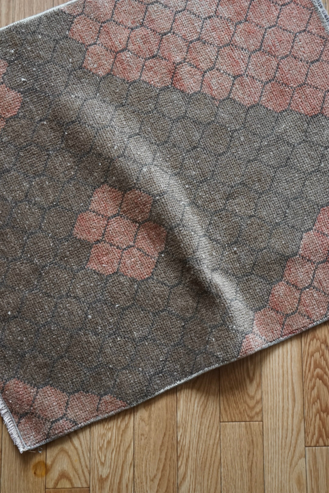 Türkiye Old Oushak Pink , Glay Diamond Hexagon 1970年代 84 × 73 cm No.TR25497 / 国内送料無料