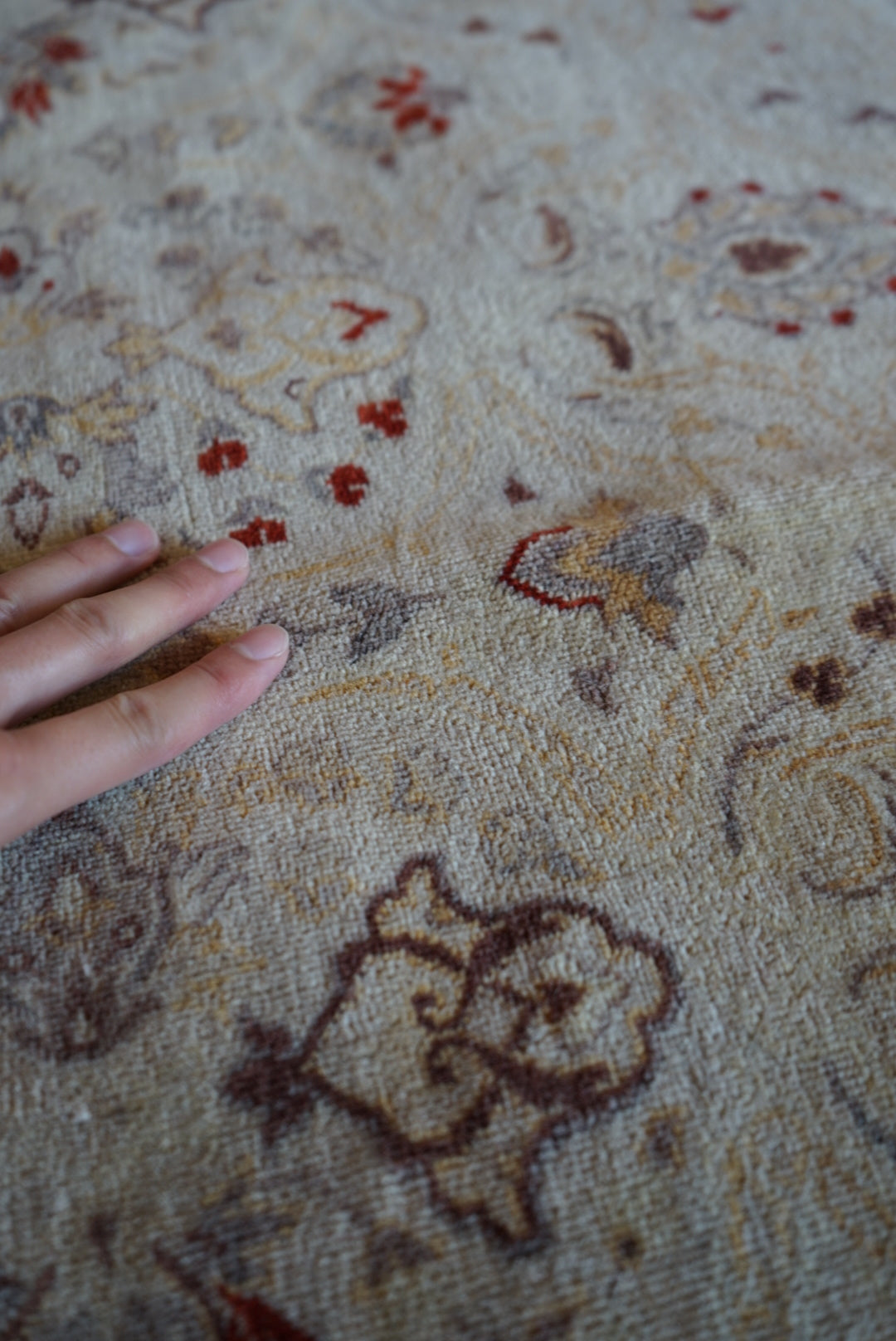 Türkiye Old Anatoria Beige , Red 1960年代 222 × 136 cm No.TR25551 / 国内送料無料・羊毛手織り絨毯