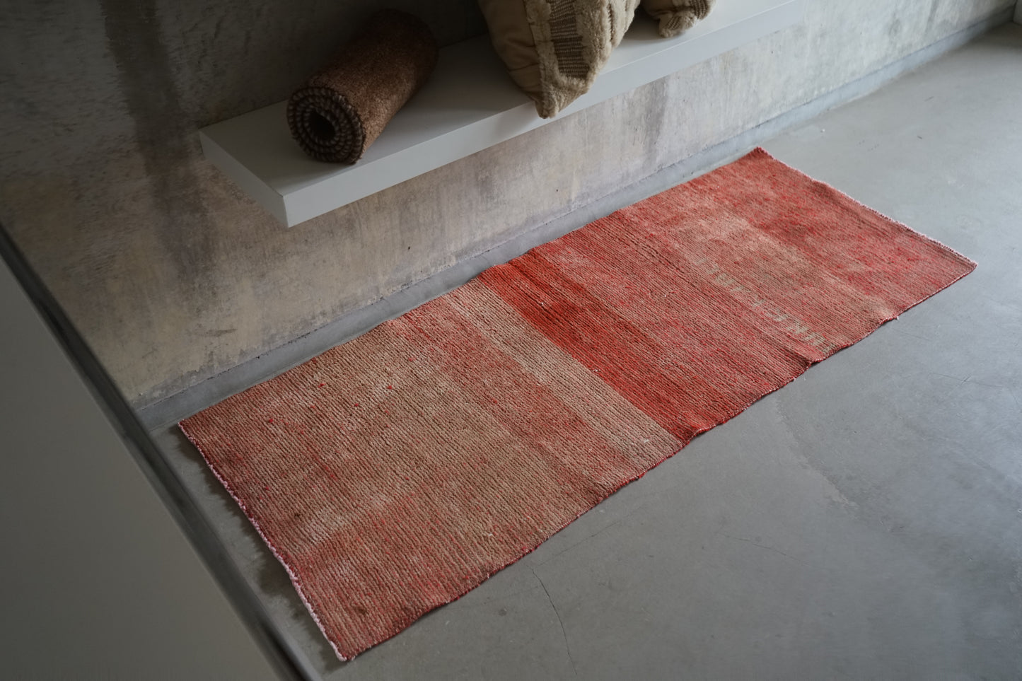 TURKEY OLD OUSHAK SALMON PINK RUNNER 1970年代 148 × 60 cm No.TR25204