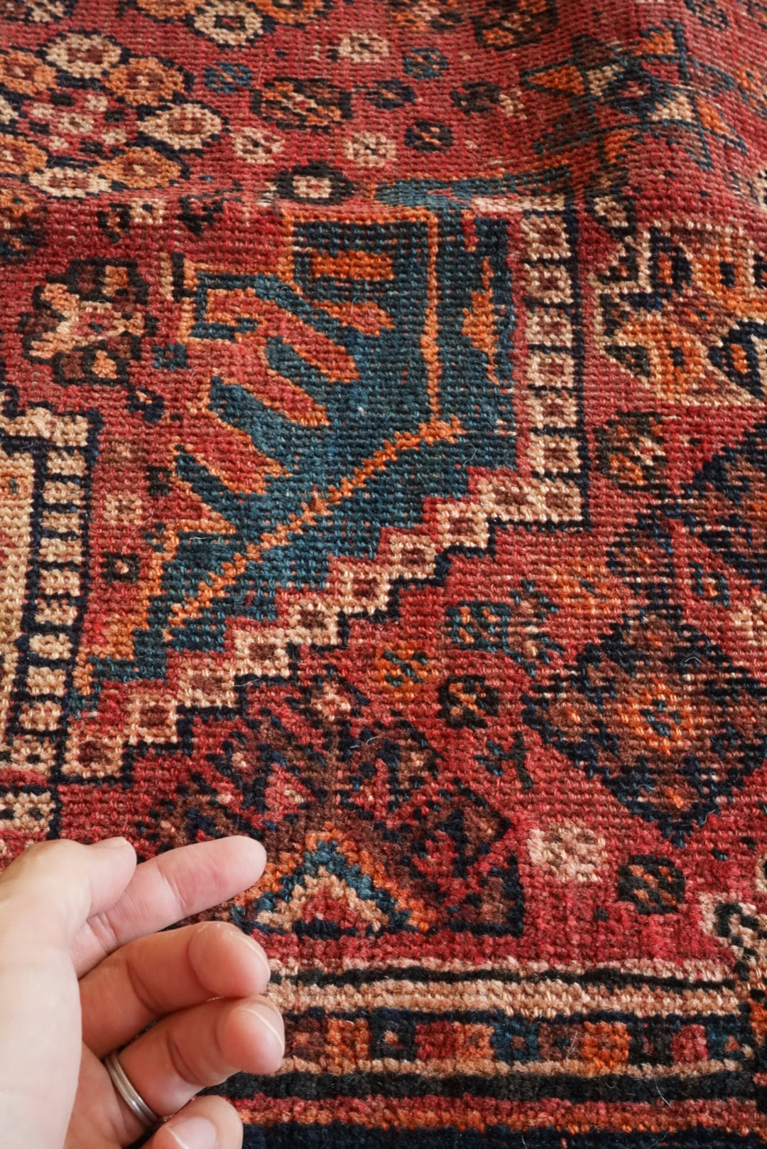 店頭販売 IRAN ANTIQUE SHIRAZ QASHQAI HEYBATLO 1880年代 235 × 148 cm / 国内送料無料・羊毛手織り絨毯