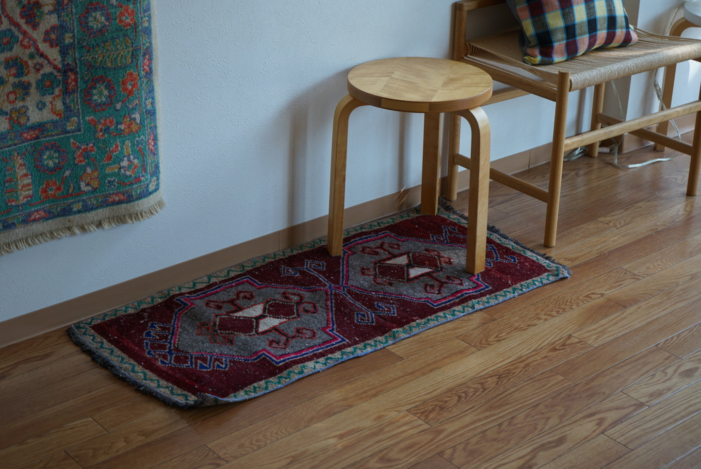 Türkiye Old Oushak Red , Green 1970年代 110.5 × 52 cm No.TR25541 / 国内送料無料・羊毛手織り絨毯