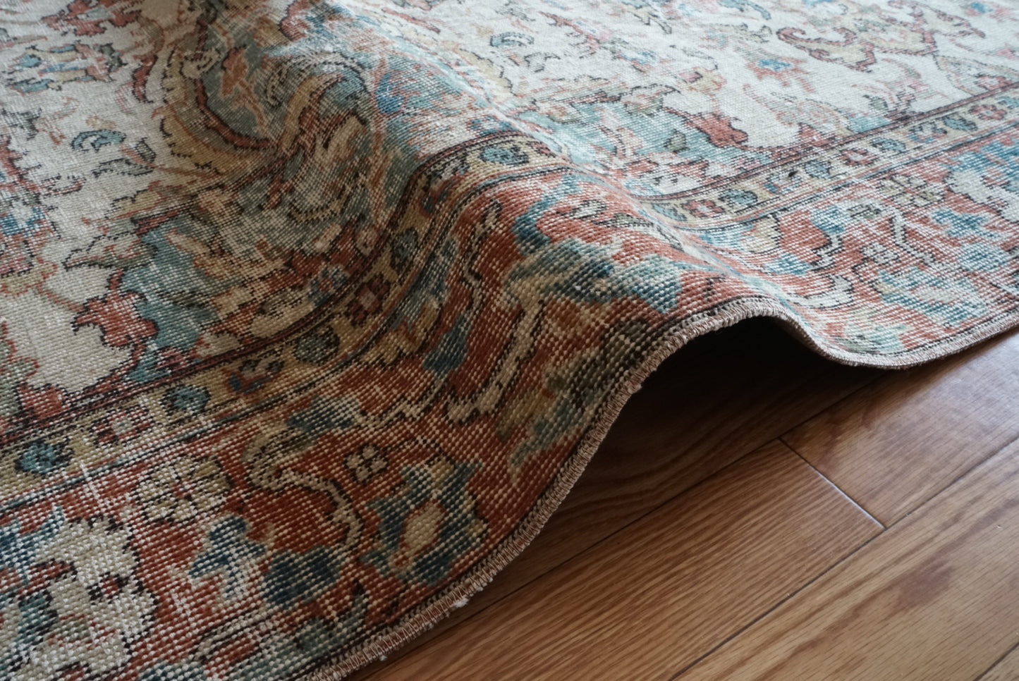 Türkiye Old Isparta Beige , Bric Red , Saxe Blue Flower 1970年代 286 × 189 cm No.TR25506 / 国内送料無料・羊毛手織り絨毯