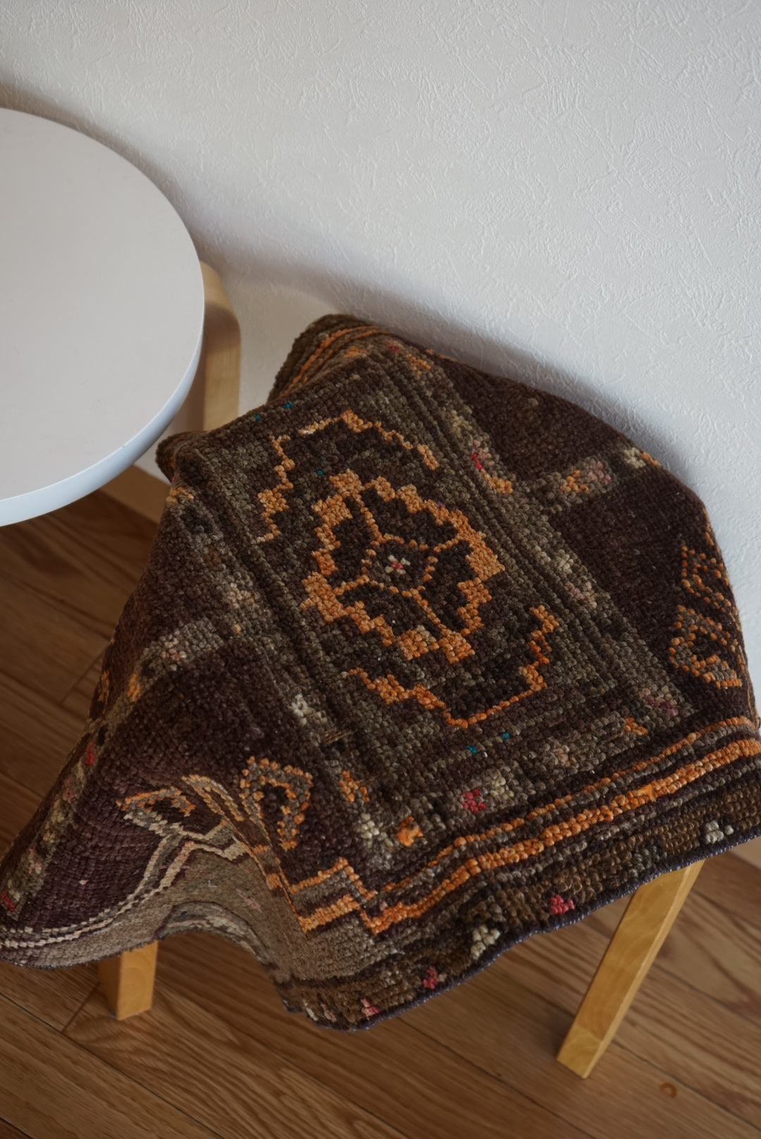 Türkiye Old Oushak Brown , Orange Medallion 1970年代 80.5 × 50 cm No.TR25415