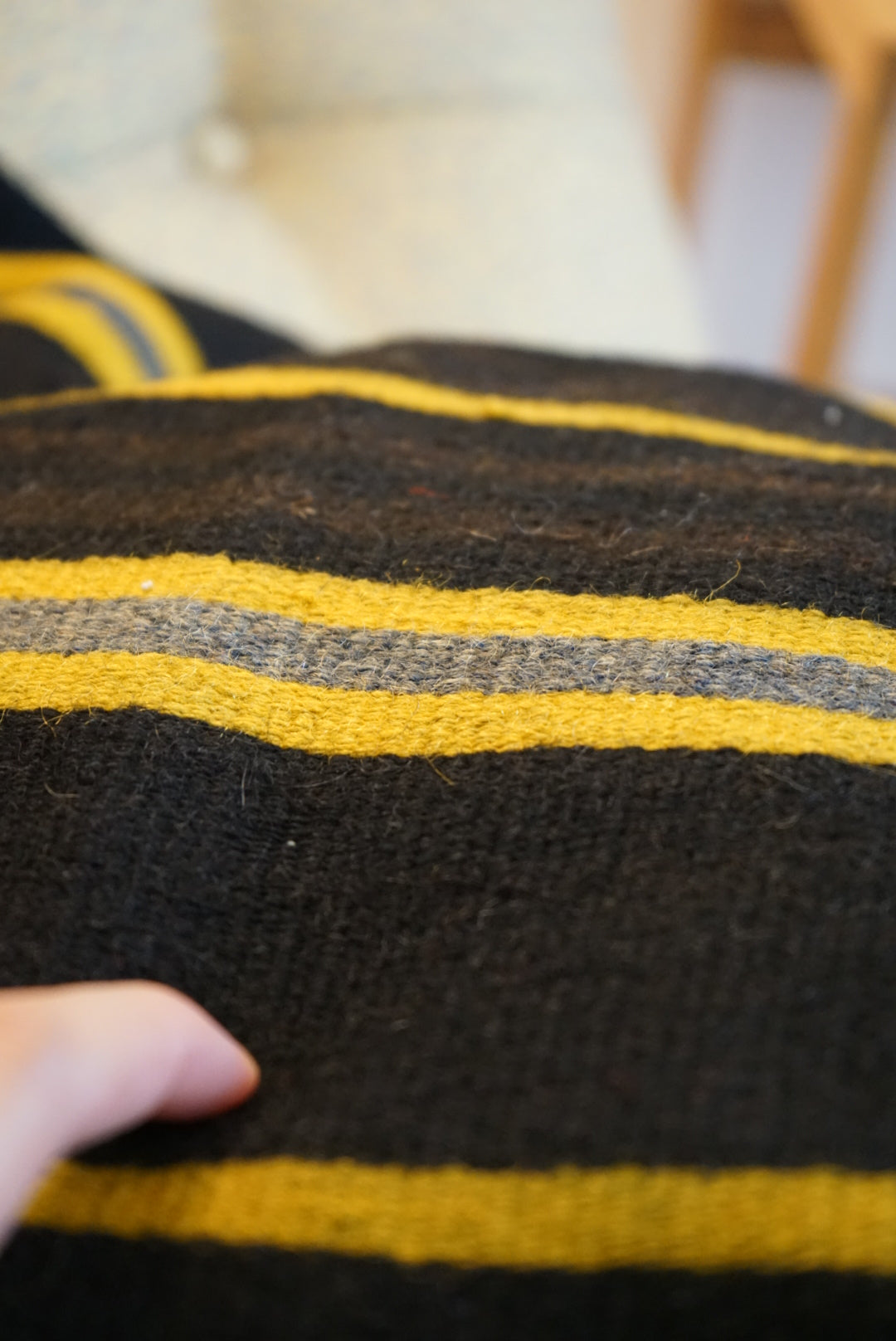 Türkiye Old Kilim Cushion Cover Black , Yellow , Blue Stripe Design 50 × 50 cm No.TR25567 / 送料無料・羊毛手織りキリム