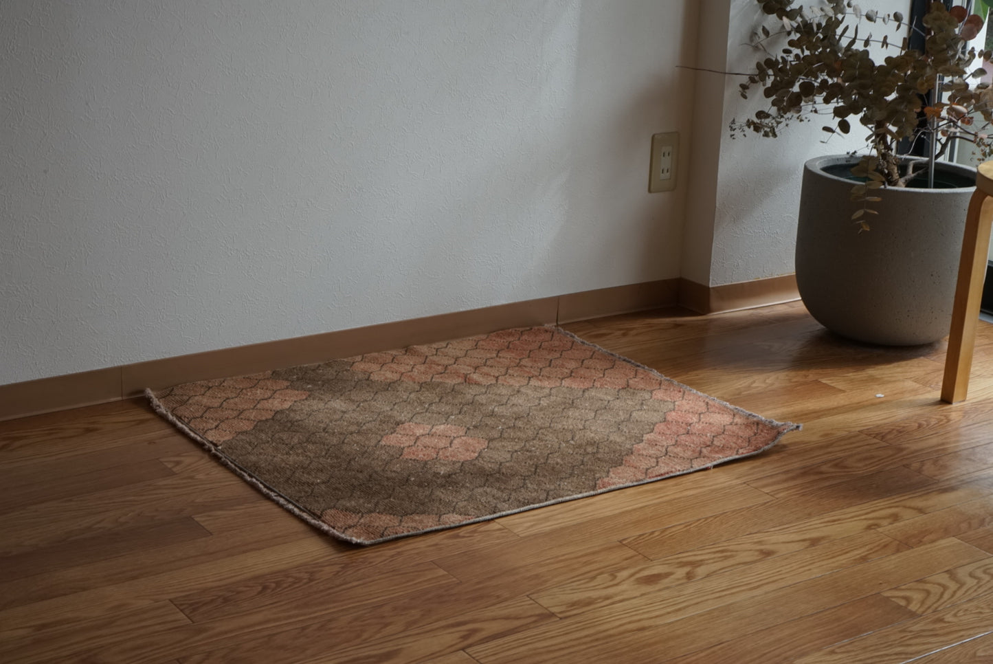Türkiye Old Oushak Pink , Glay Diamond Hexagon 1970年代 84 × 73 cm No.TR25497 / 国内送料無料